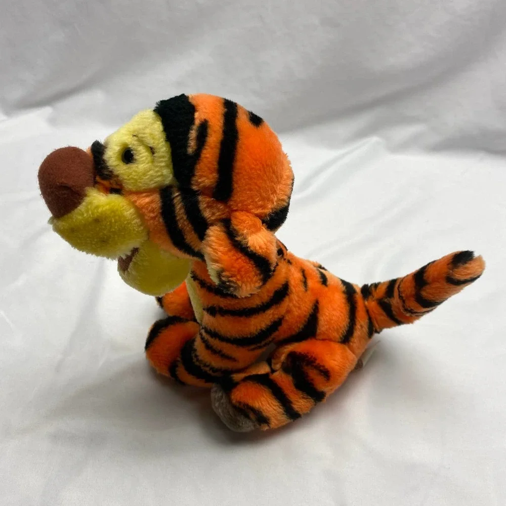 Disneyland Walt Disney World Tigger plush toy 10